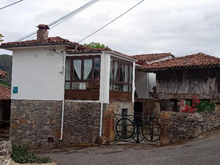 Casa La Cruz A 2Km De Onís エクステリア 写真